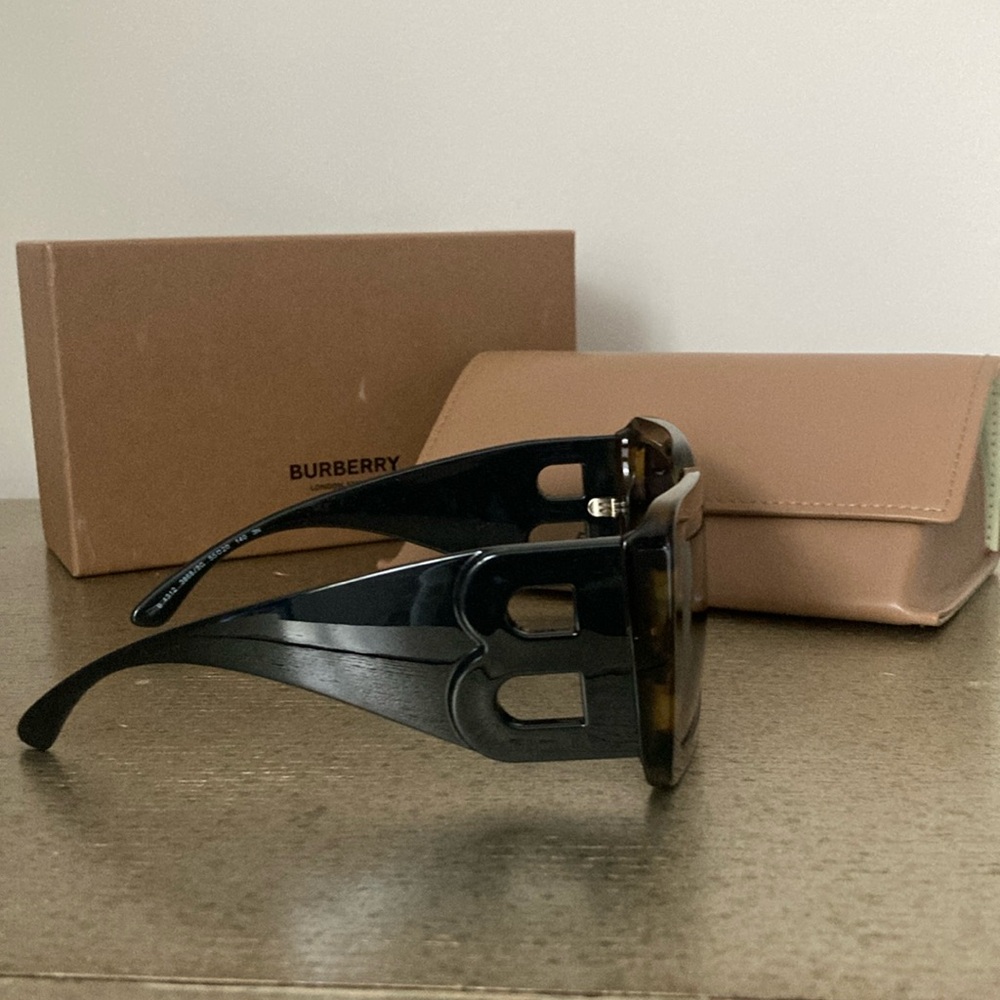 BURBERRY SUNGLASSES